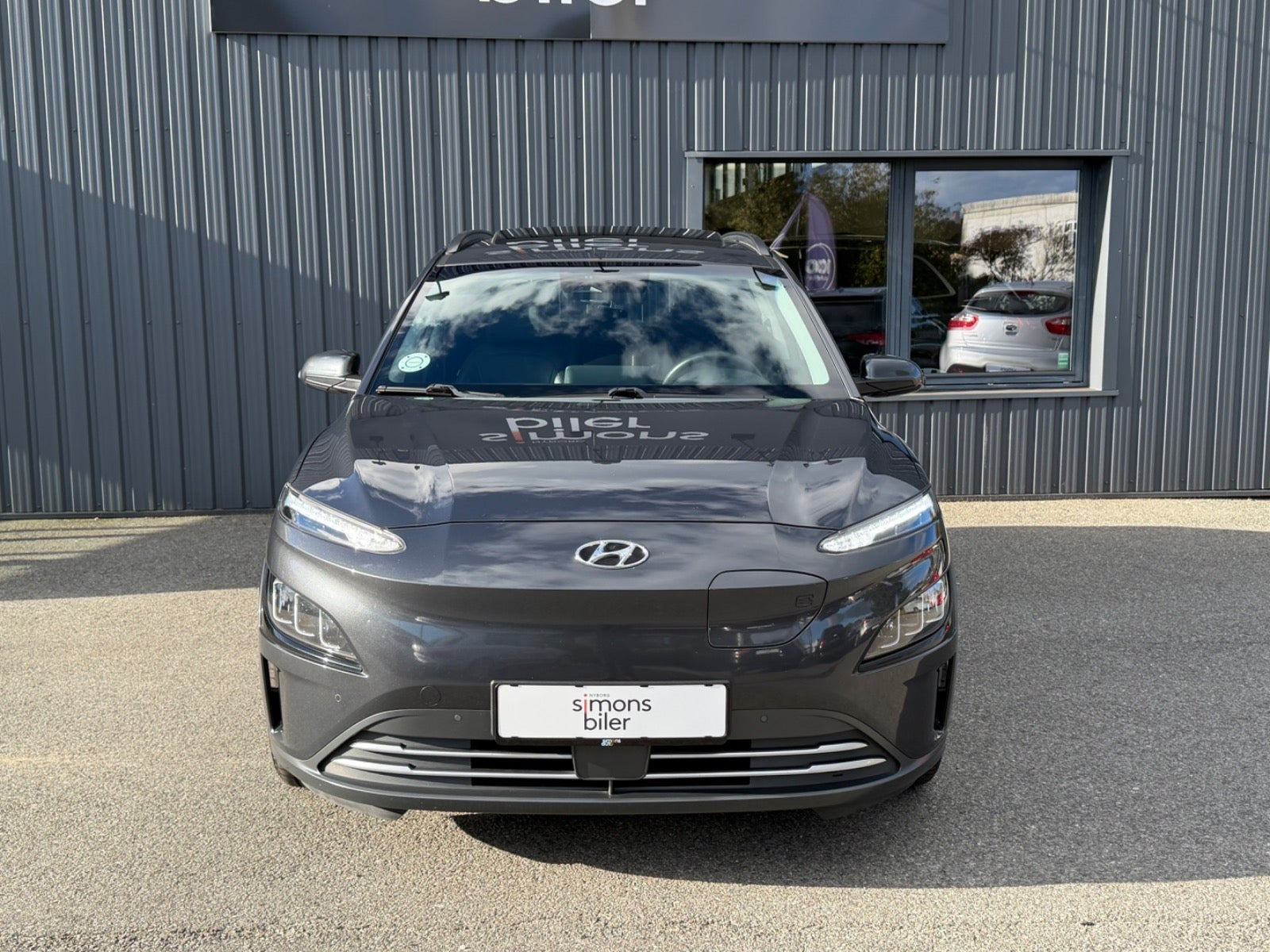 Grå Hyundai Kona fra 2022