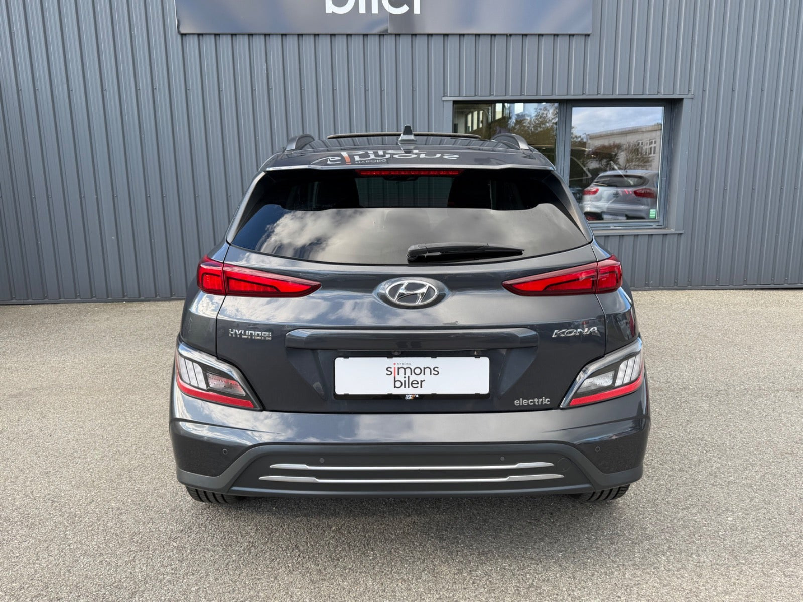 Grå Hyundai Kona fra 2022