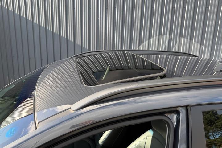 Grå Hyundai Kona fra 2022