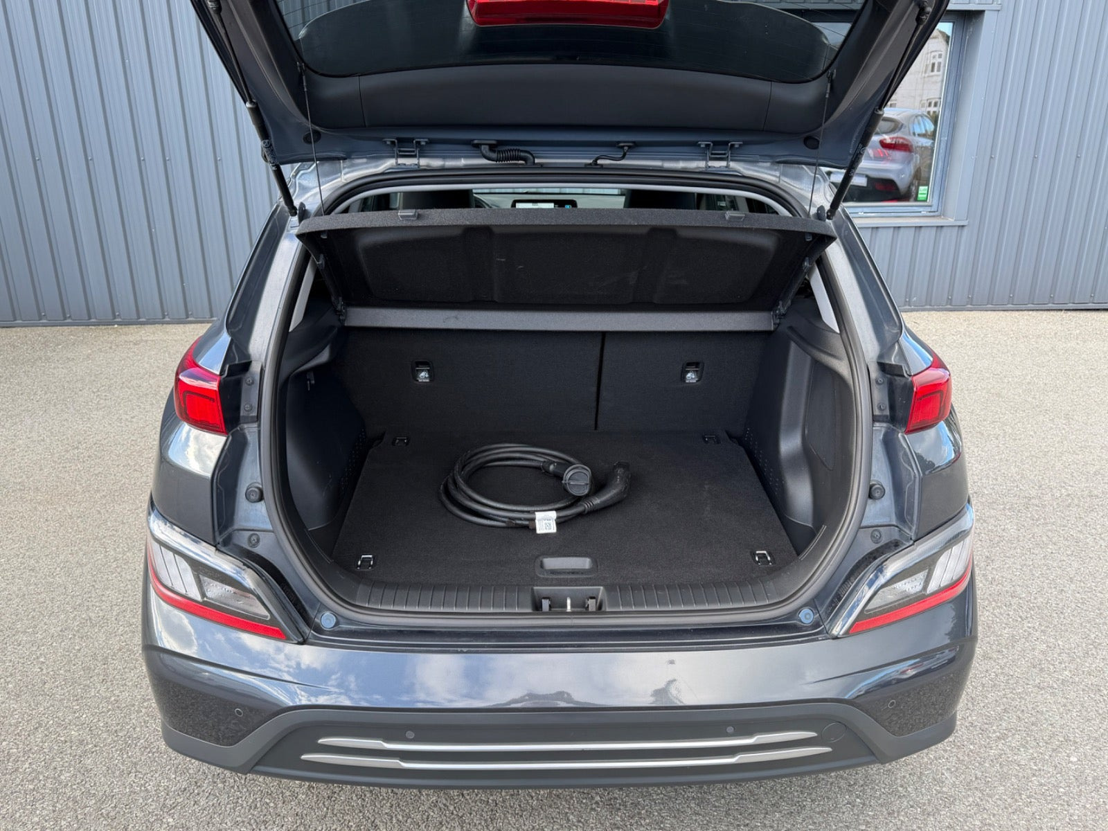Grå Hyundai Kona fra 2022