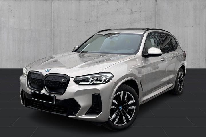 Sølv BMW iX3 fra 2024