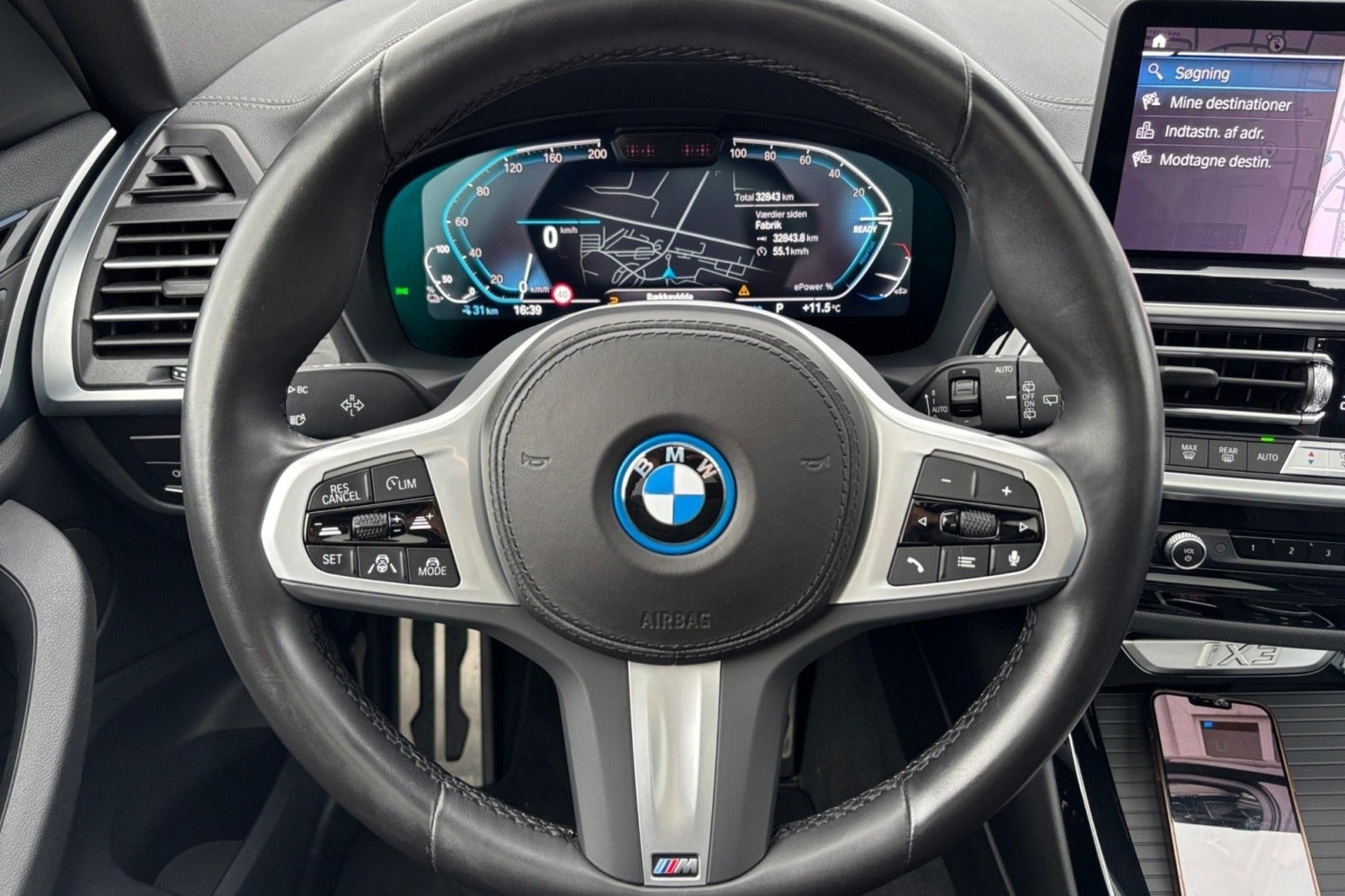 Sølv BMW iX3 fra 2024