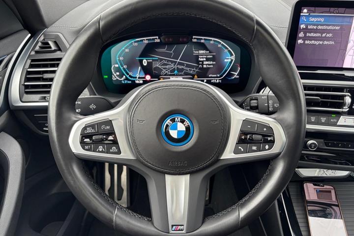Sølv BMW iX3 fra 2024