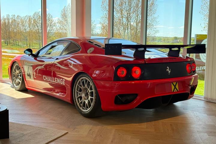 Rød Ferrari 360 fra 2004