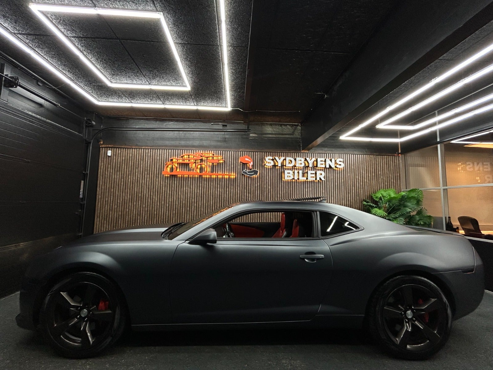 Sort Chevrolet Camaro fra 2010