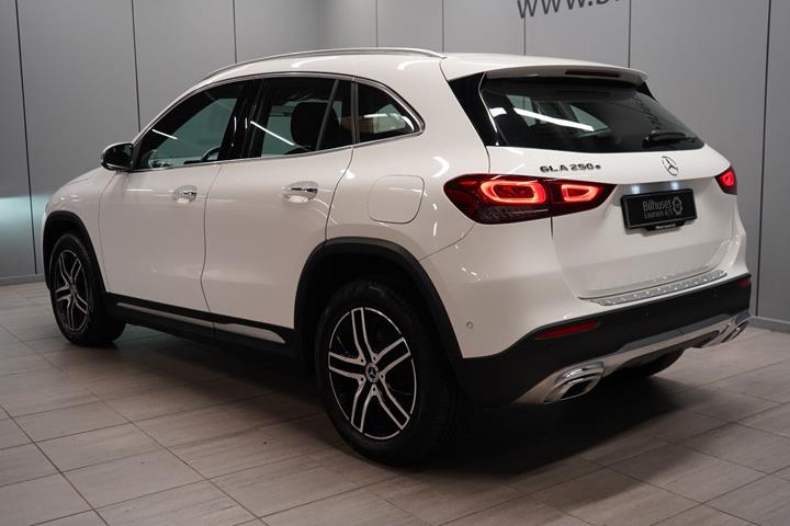 Hvid Mercedes GLA250 e fra 2022
