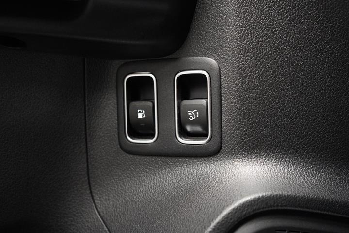 Hvid Mercedes GLA250 e fra 2022