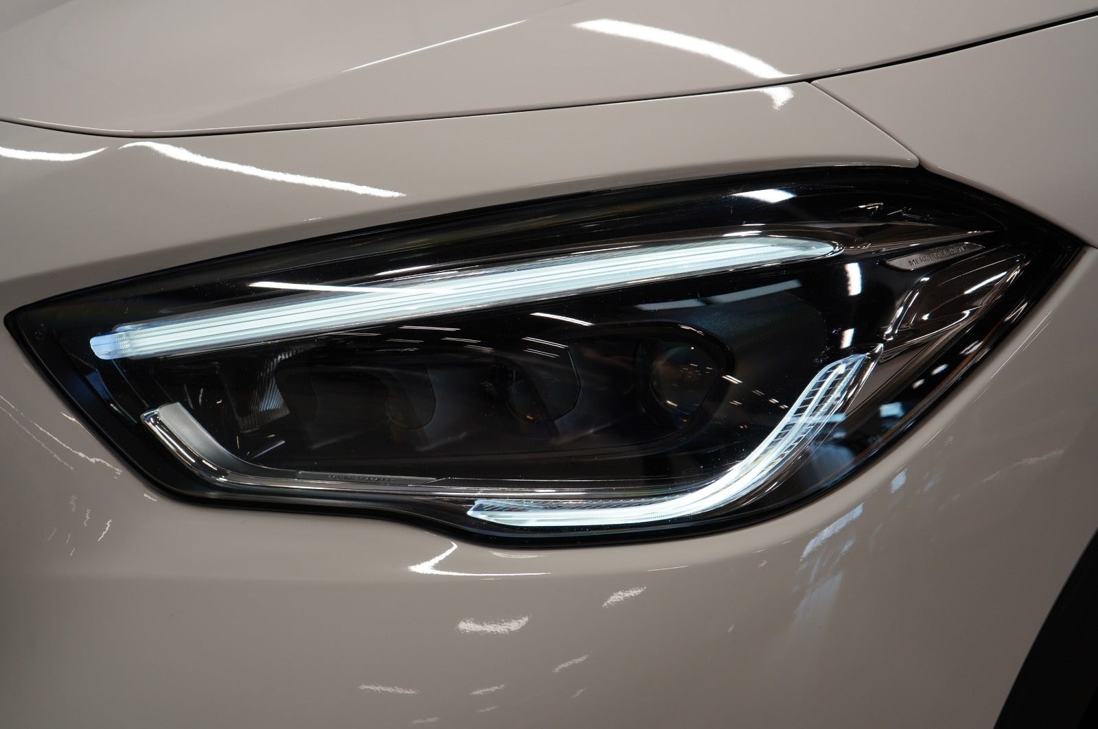 Hvid Mercedes GLA250 e fra 2022