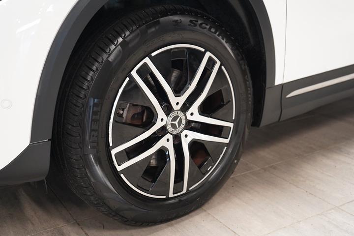 Hvid Mercedes GLA250 e fra 2022