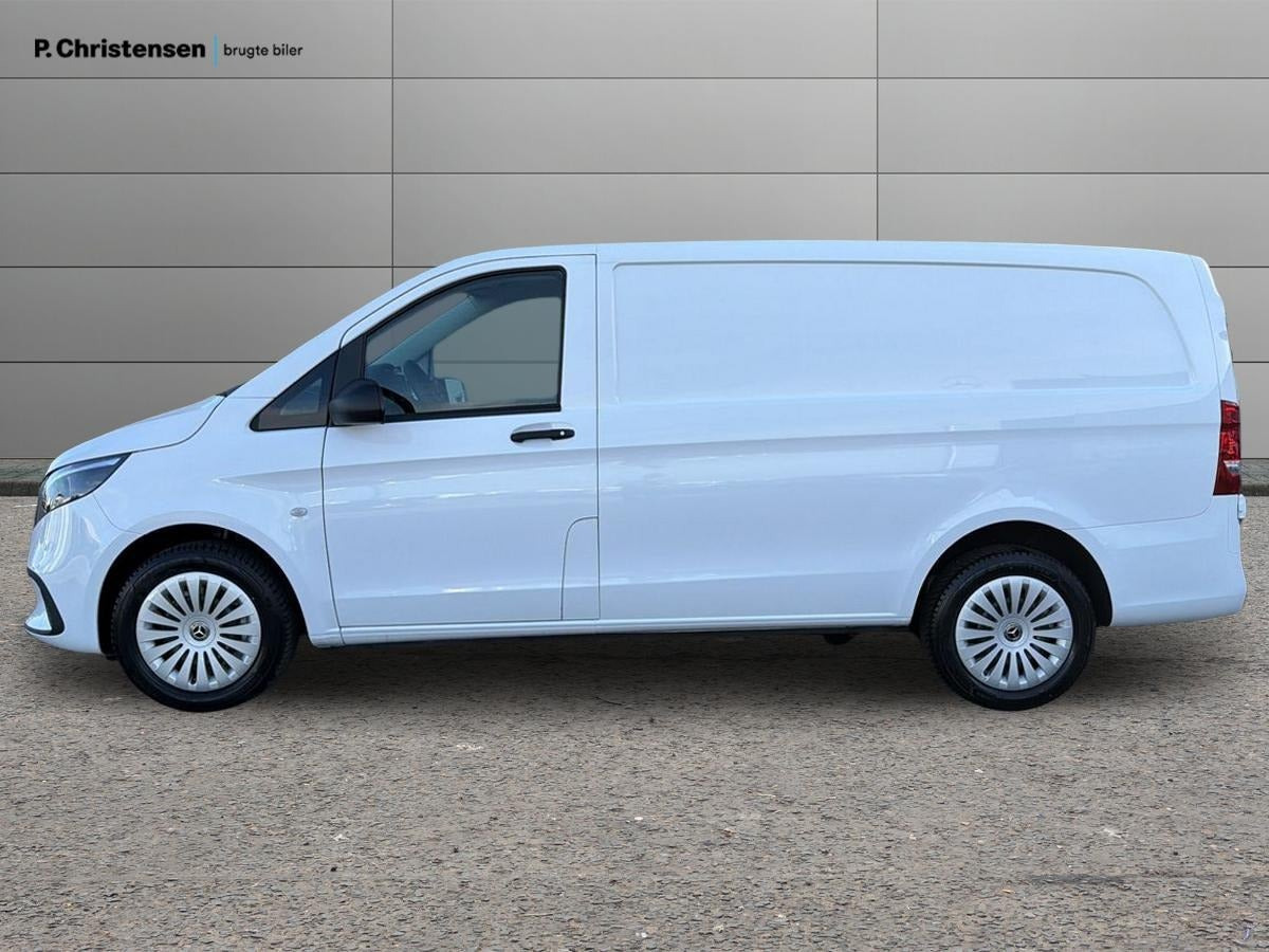 Hvid Mercedes Vito 114 fra 2026