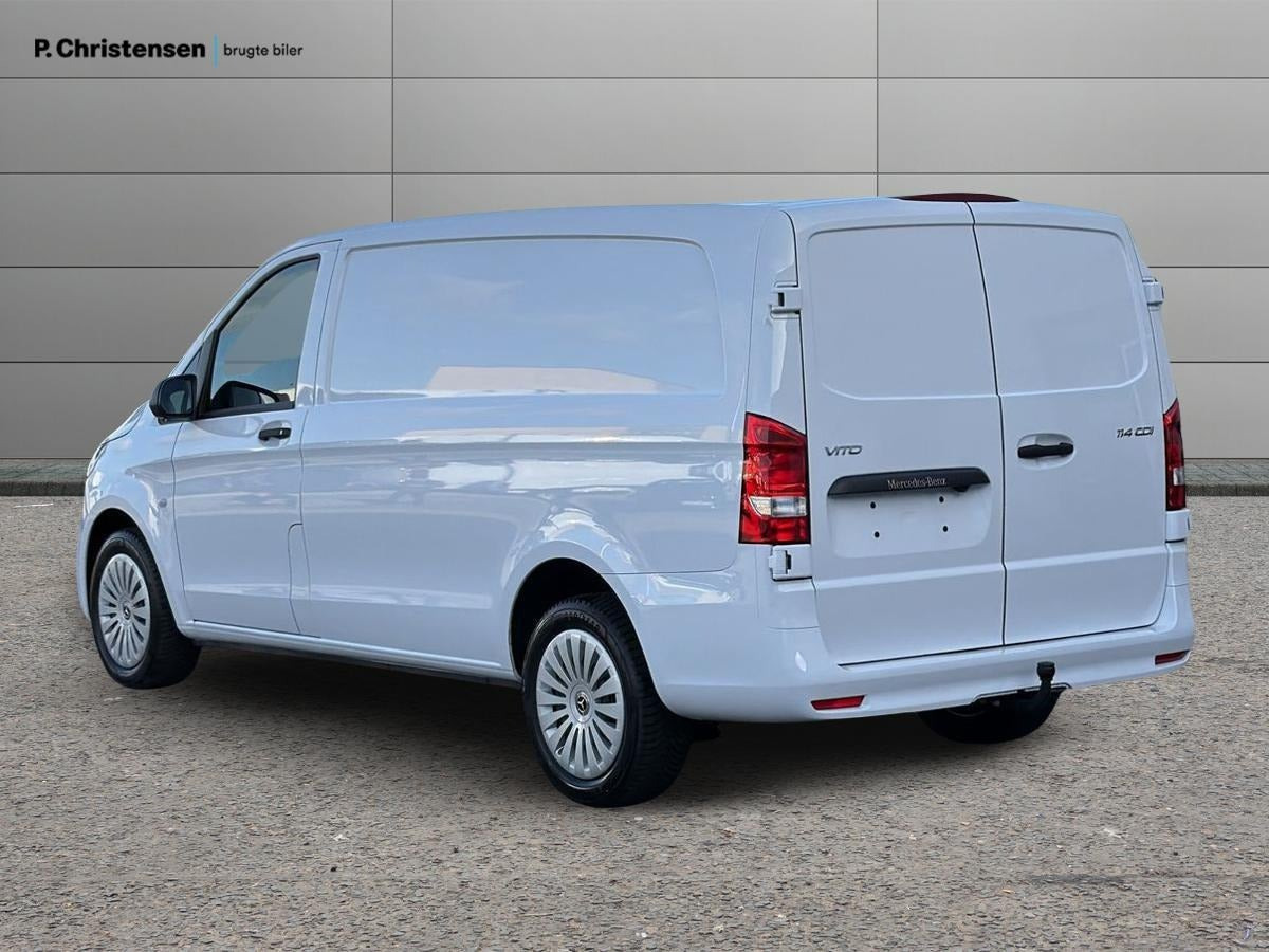 Hvid Mercedes Vito 114 fra 2026