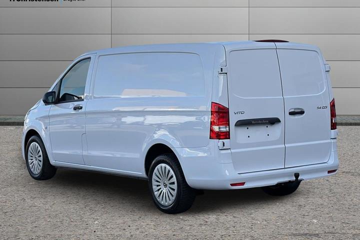 Hvid Mercedes Vito 114 fra 2026