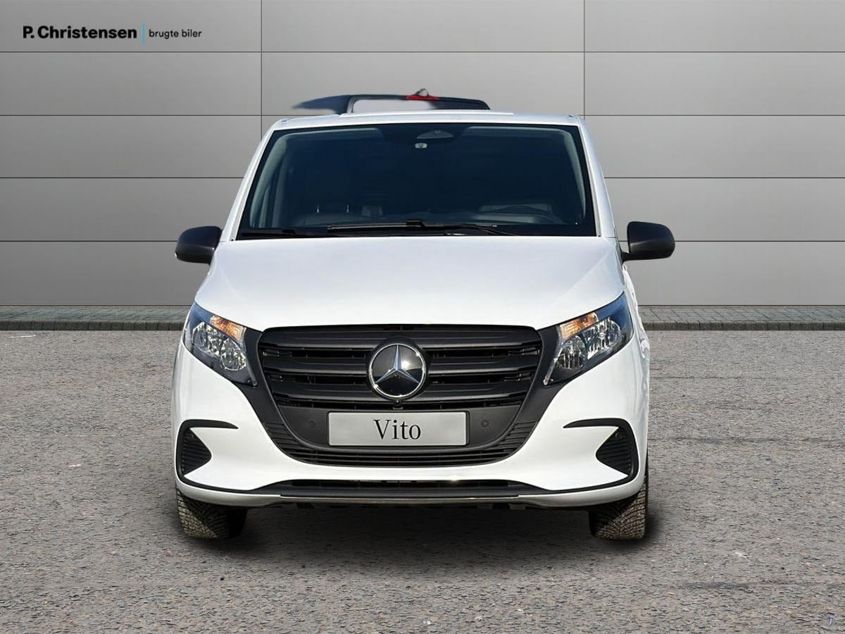 Hvid Mercedes Vito 114 fra 2026