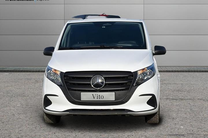 Hvid Mercedes Vito 114 fra 2026