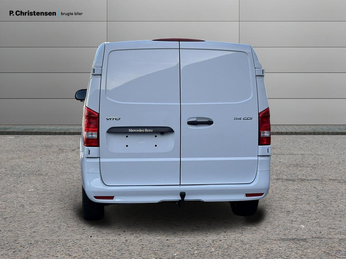 Hvid Mercedes Vito 114 fra 2026