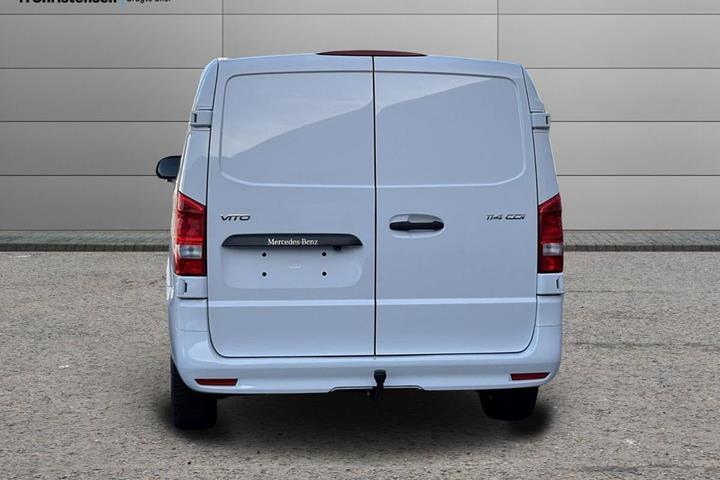 Hvid Mercedes Vito 114 fra 2026