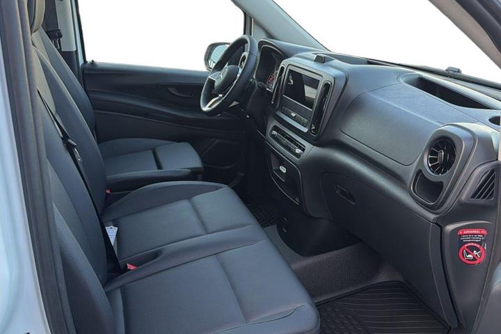 Hvid Mercedes Vito 114 fra 2026