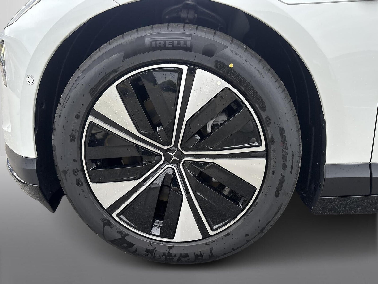Hvid Polestar 4 fra 2026