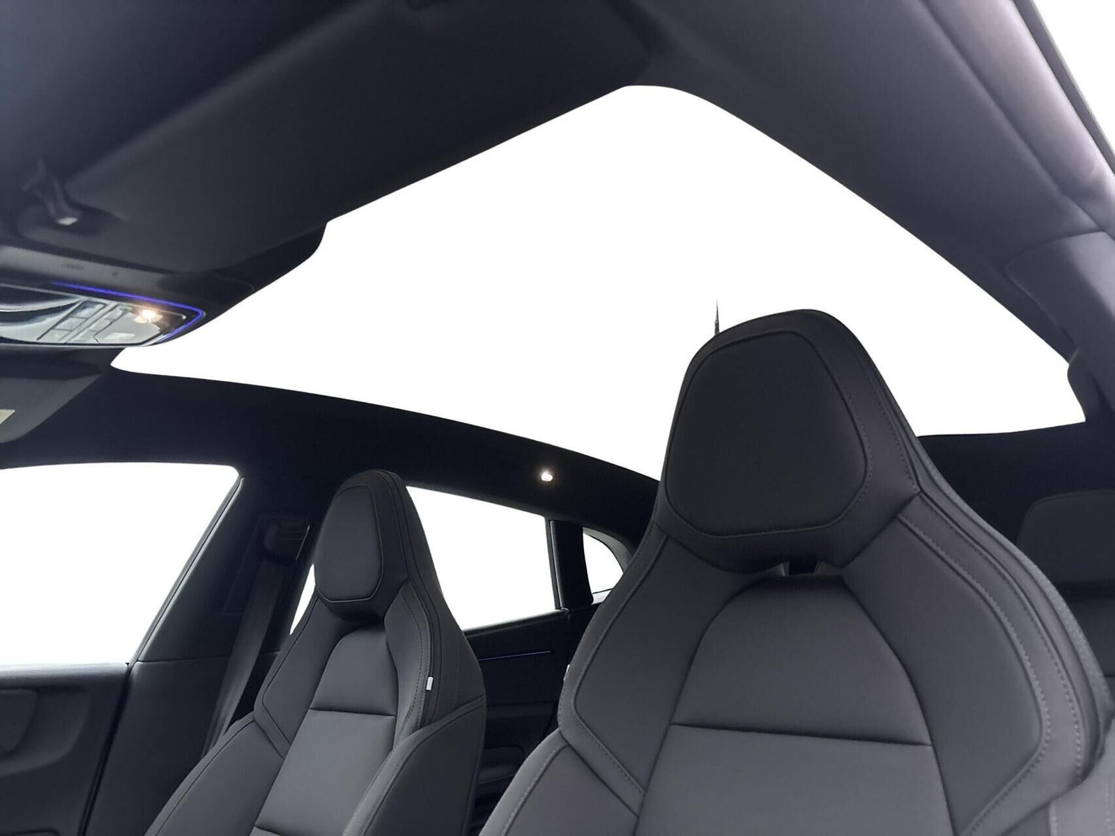 Hvid Polestar 4 fra 2026