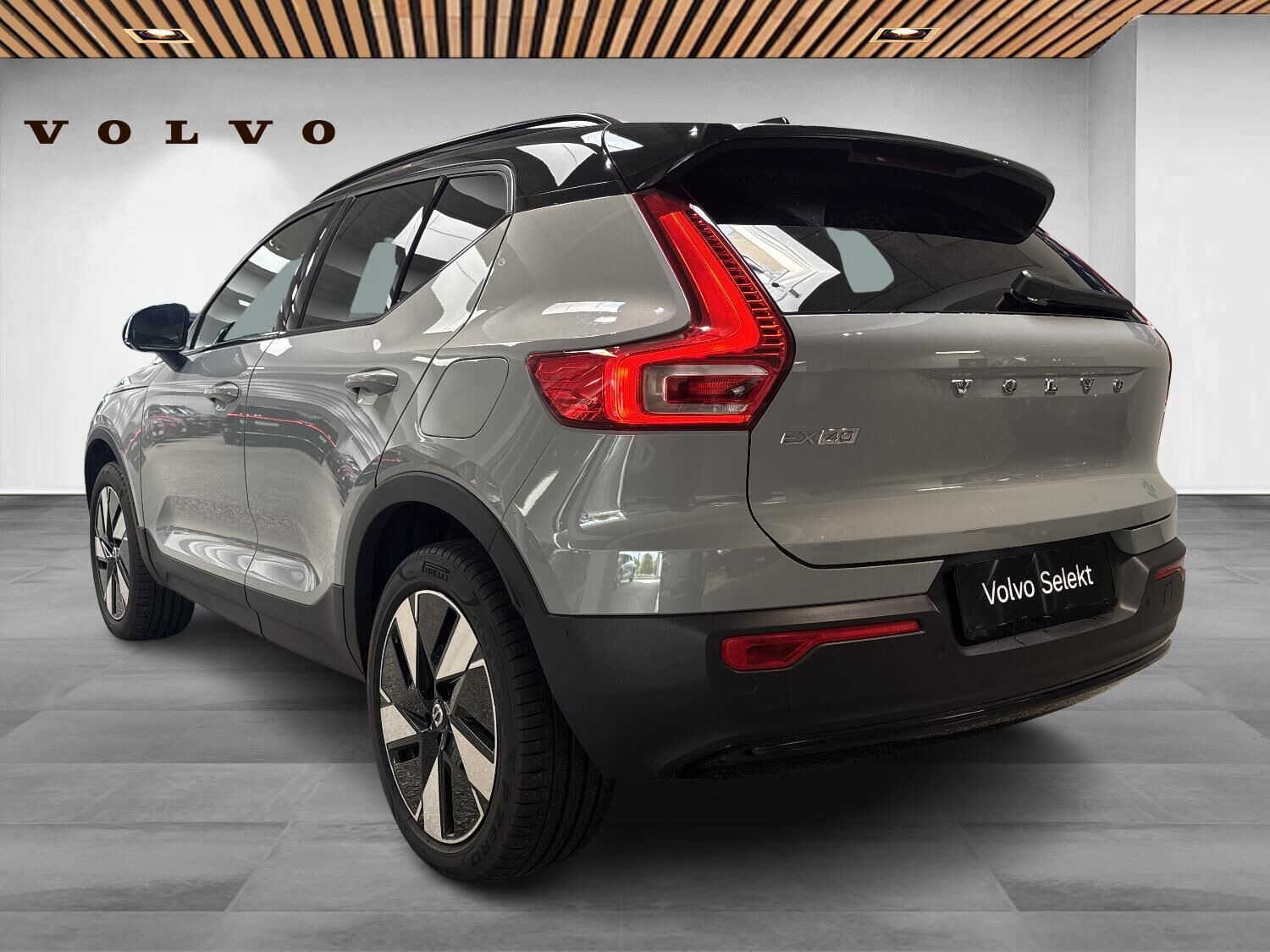 Grå Volvo EX40 fra 2025