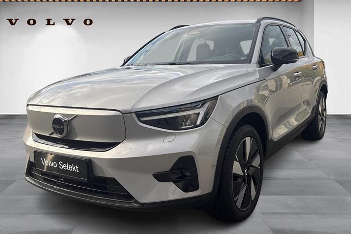 Grå Volvo XC40 fra 2024