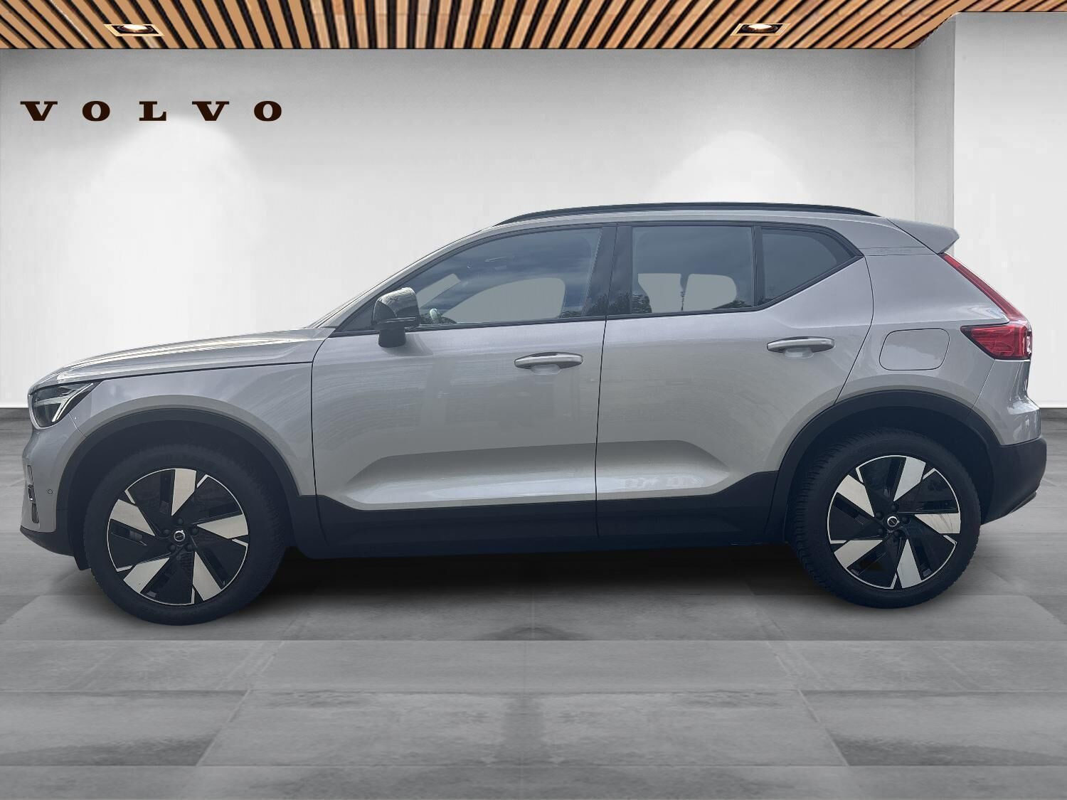 Grå Volvo XC40 fra 2024