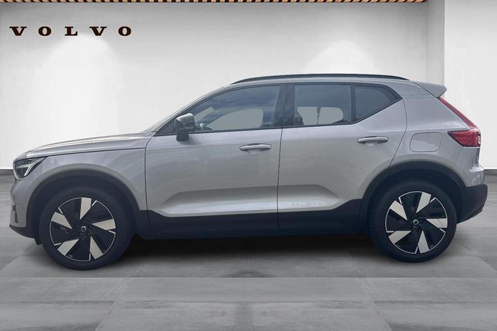 Grå Volvo XC40 fra 2024