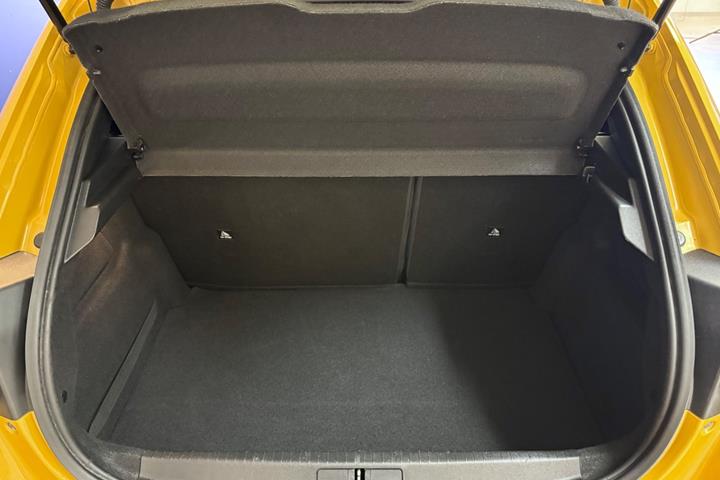 Gul Peugeot 208 fra 2021