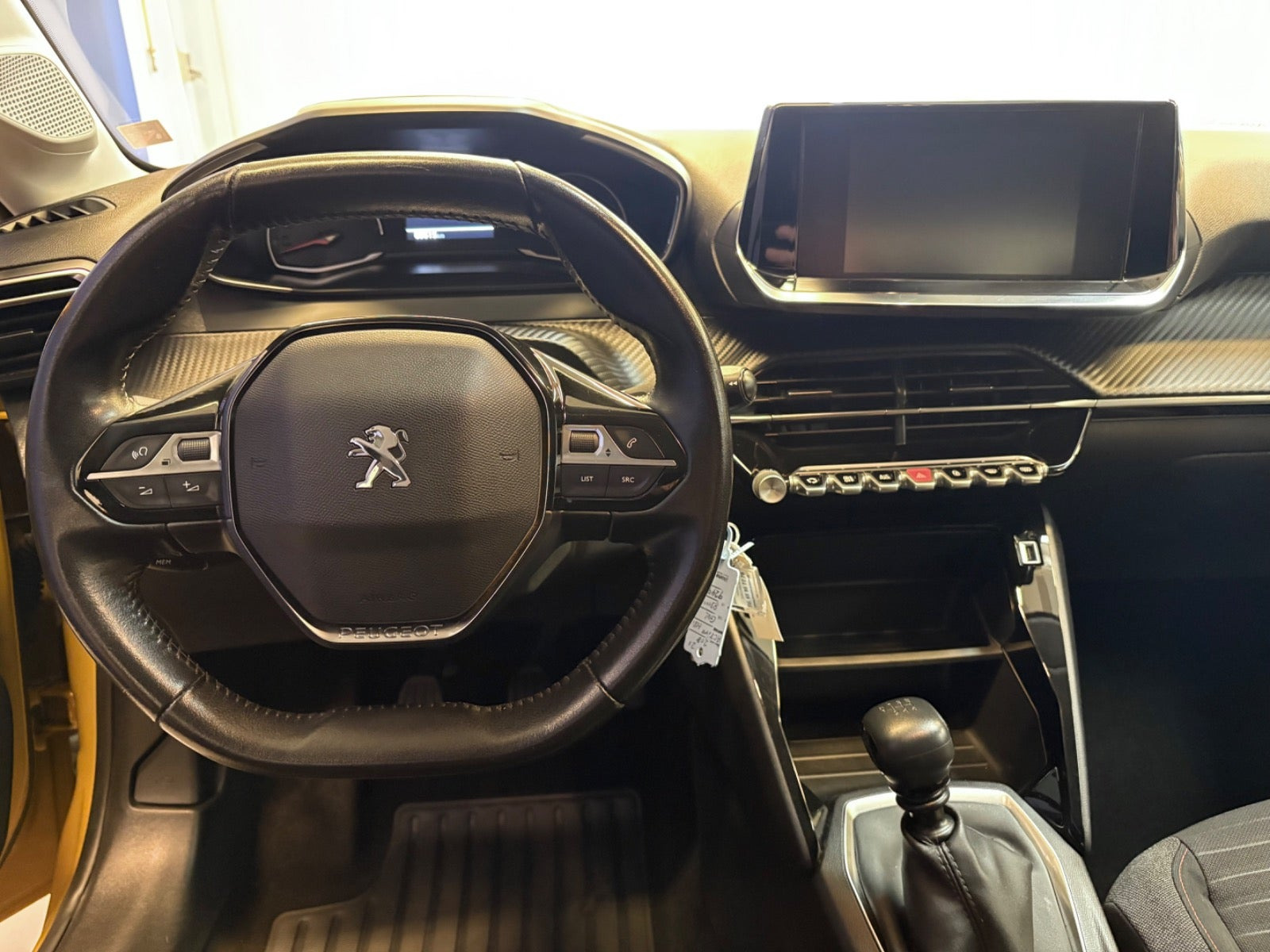 Gul Peugeot 208 fra 2021