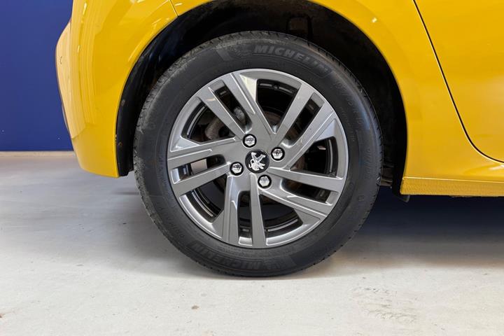 Gul Peugeot 208 fra 2021