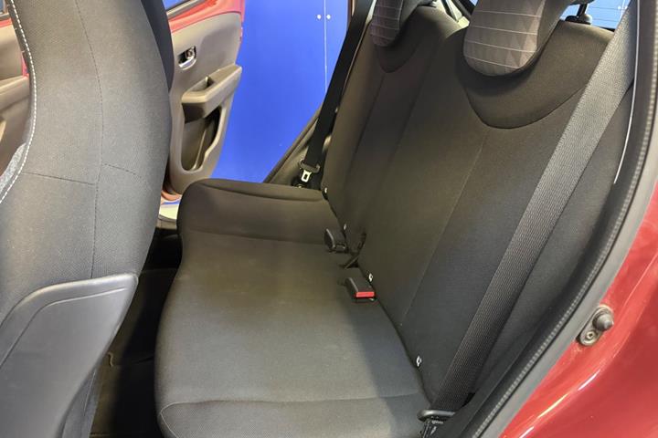 Rød Peugeot 108 fra 2021