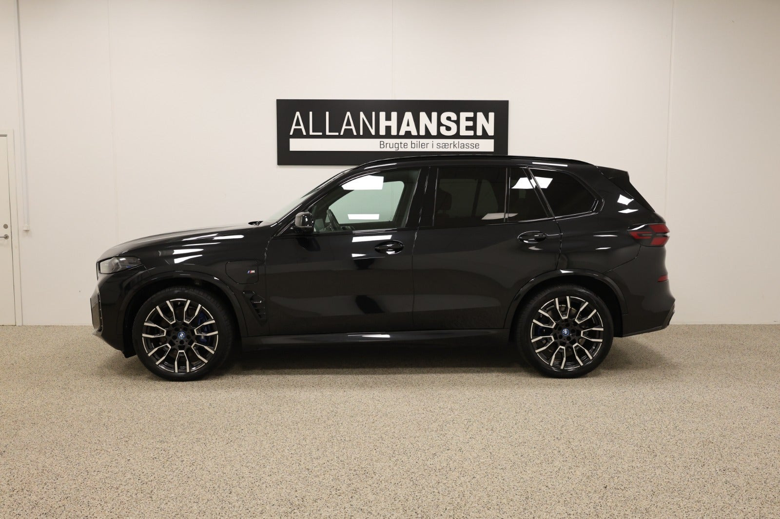 Sort BMW X5 fra 2023