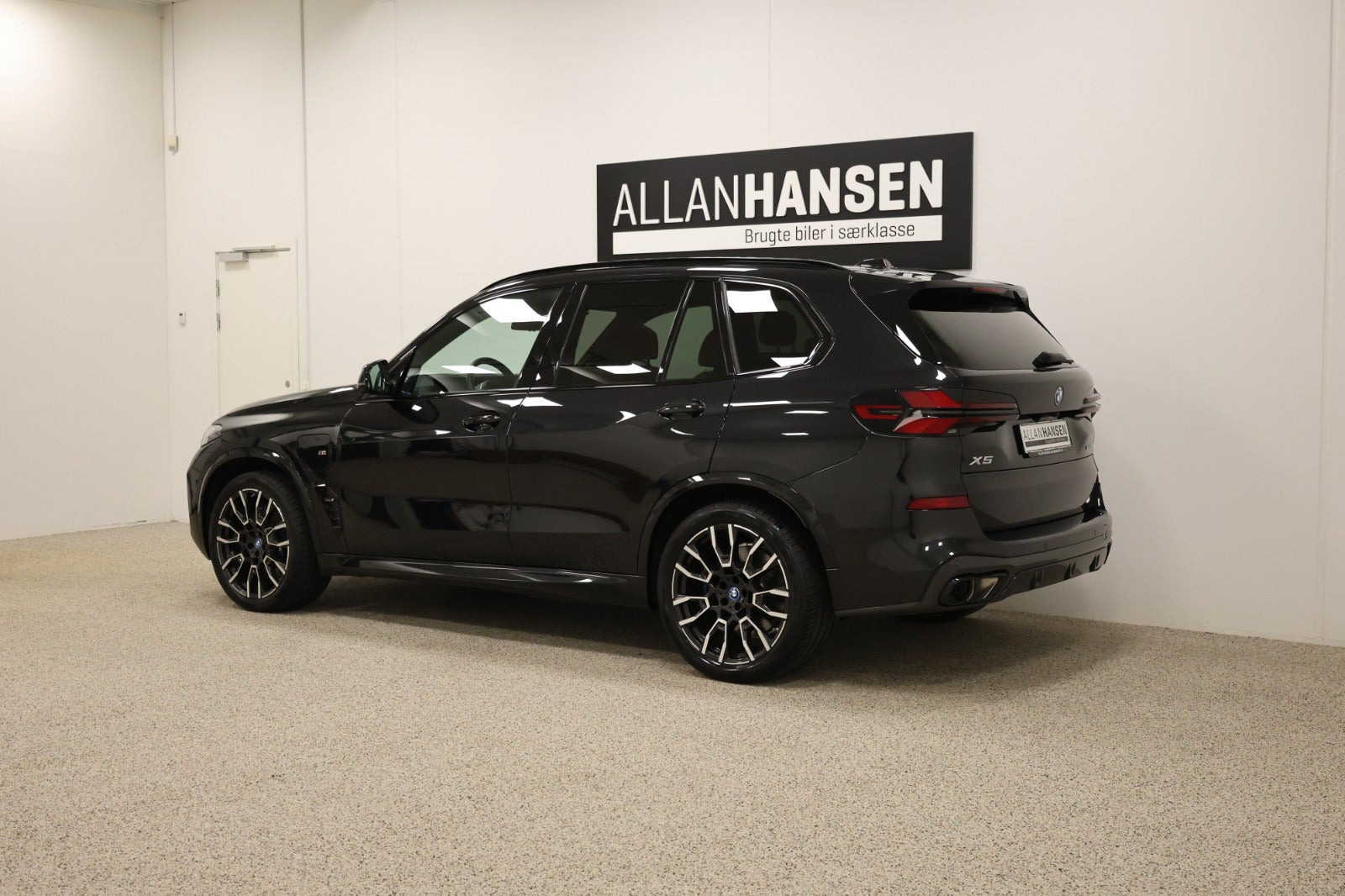 Sort BMW X5 fra 2023