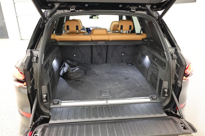 Sort BMW X5 fra 2023