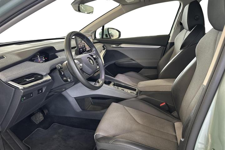 Blå Skoda Enyaq fra 2023