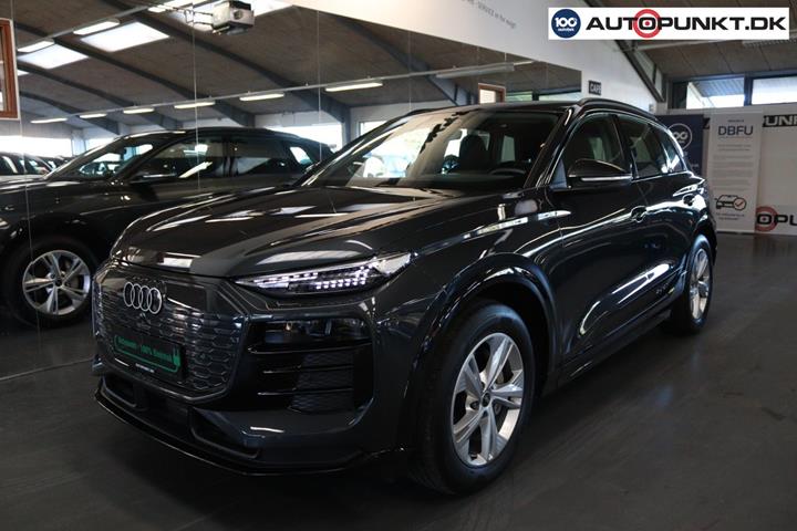 Grå Audi Q6 e-tron fra 2025