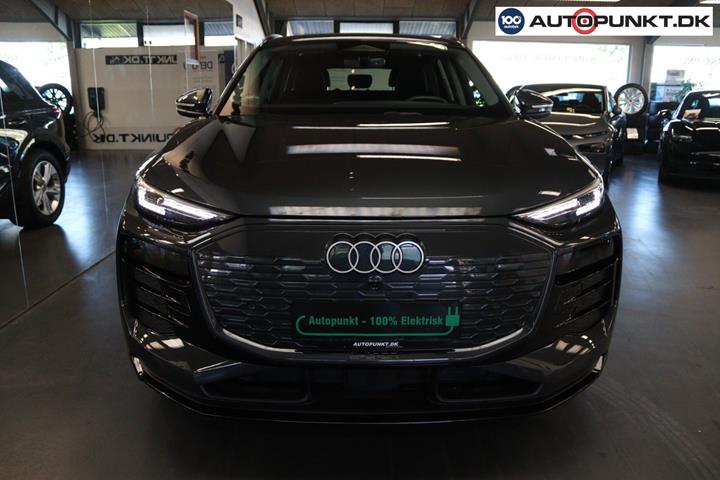 Grå Audi Q6 e-tron fra 2025