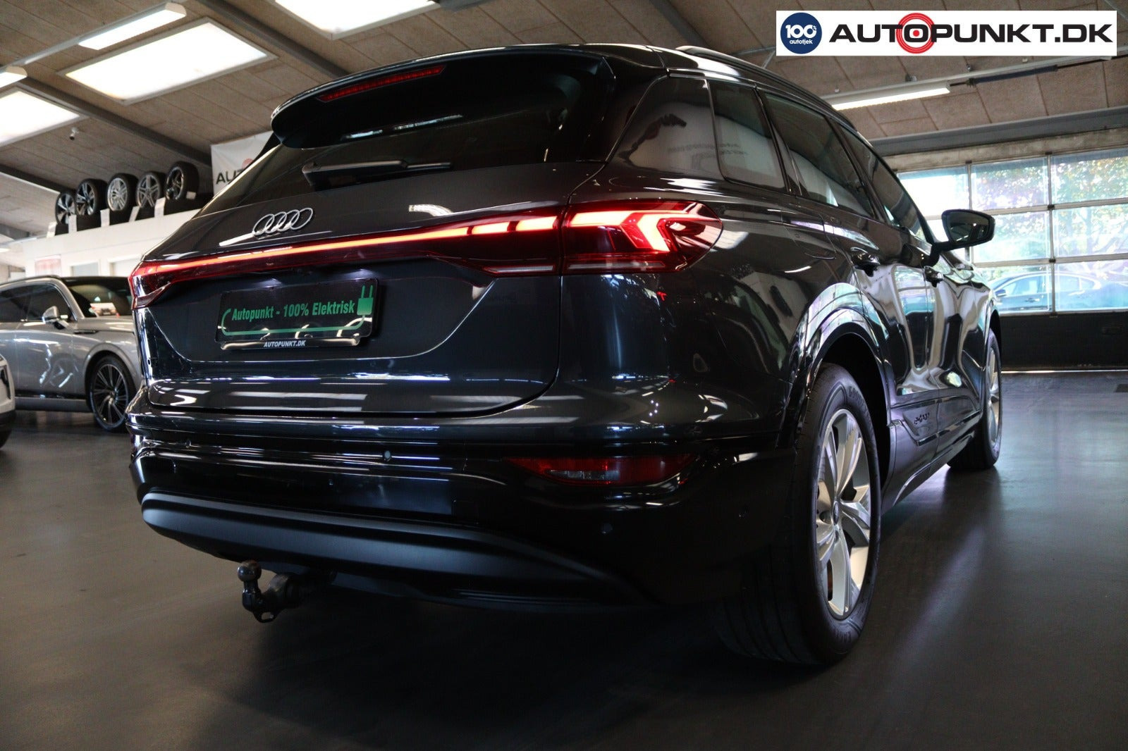 Grå Audi Q6 e-tron fra 2025