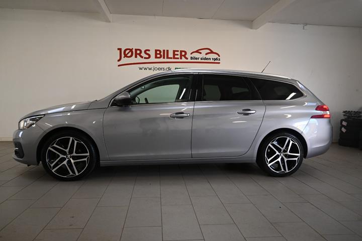Grå Peugeot 308 fra 2019