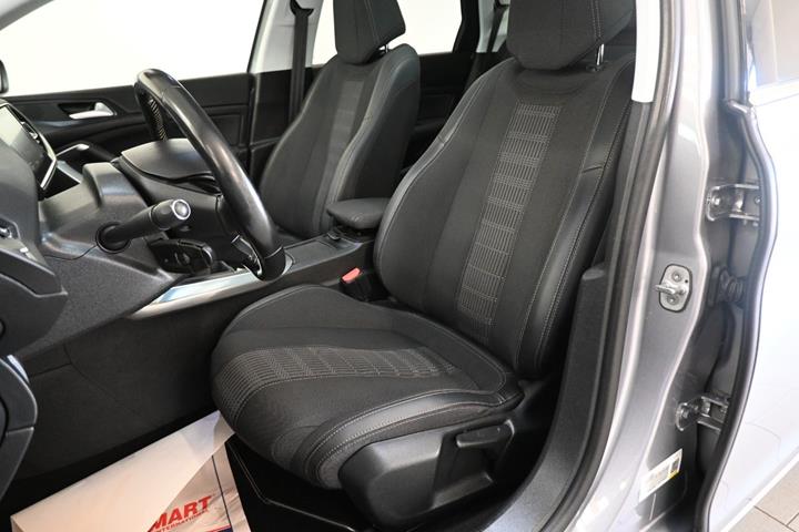 Grå Peugeot 308 fra 2019