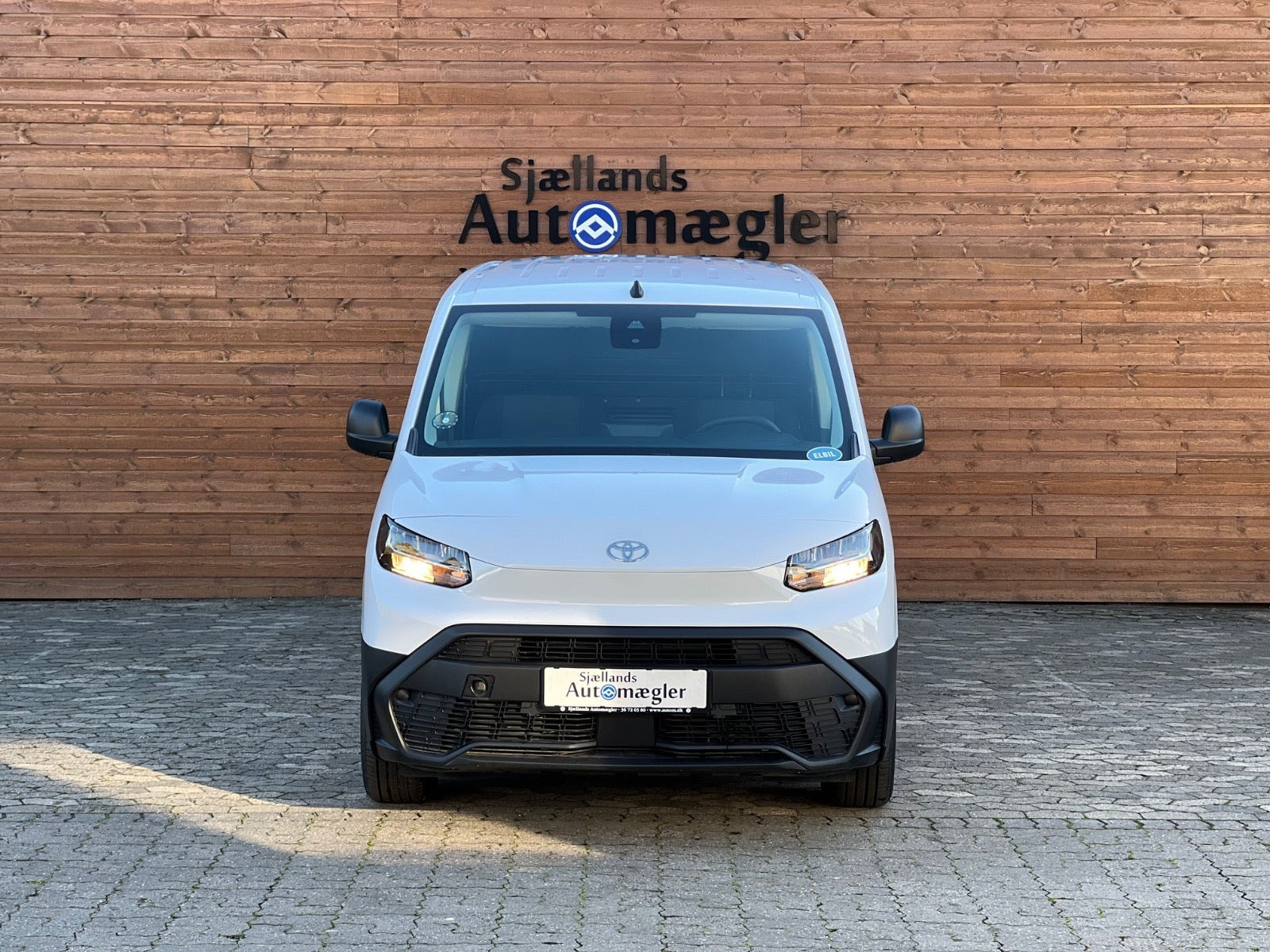 Hvid Toyota ProAce City fra 2025
