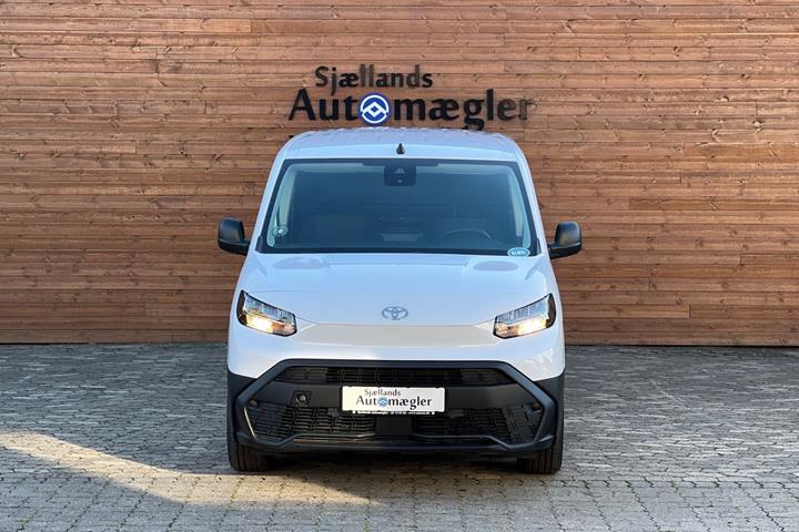Hvid Toyota ProAce City fra 2025