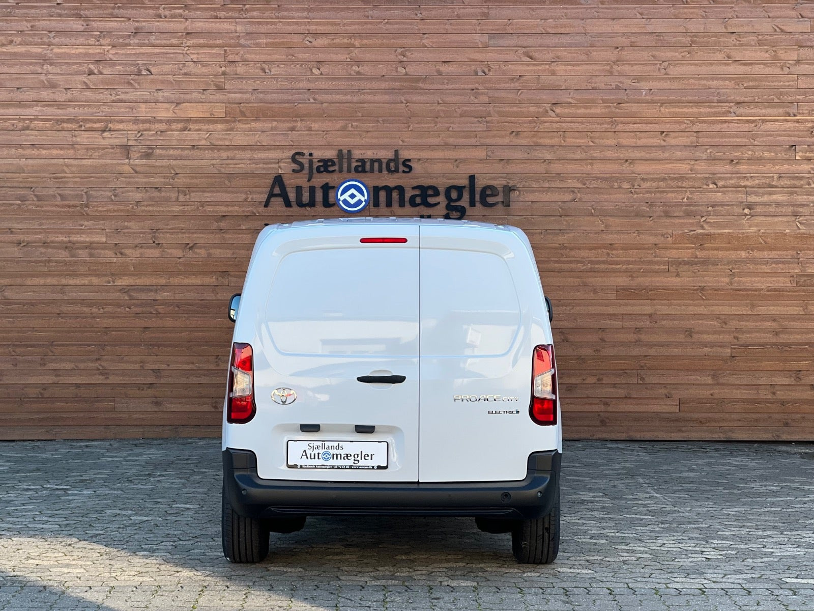 Hvid Toyota ProAce City fra 2025