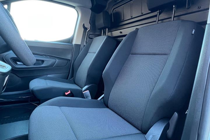 Hvid Toyota ProAce City fra 2025