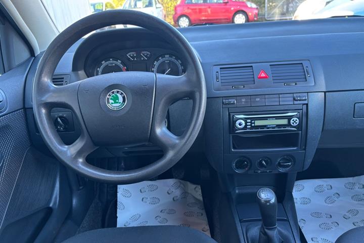 Blå Skoda Fabia fra 2006