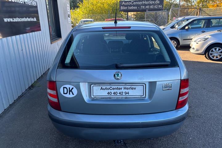 Blå Skoda Fabia fra 2006
