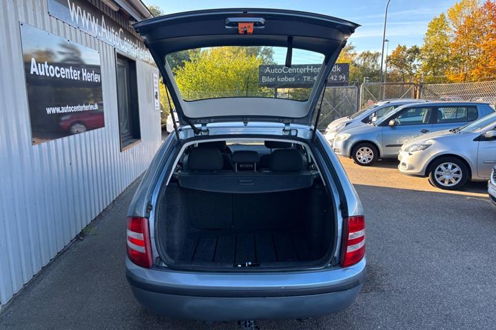 Blå Skoda Fabia fra 2006