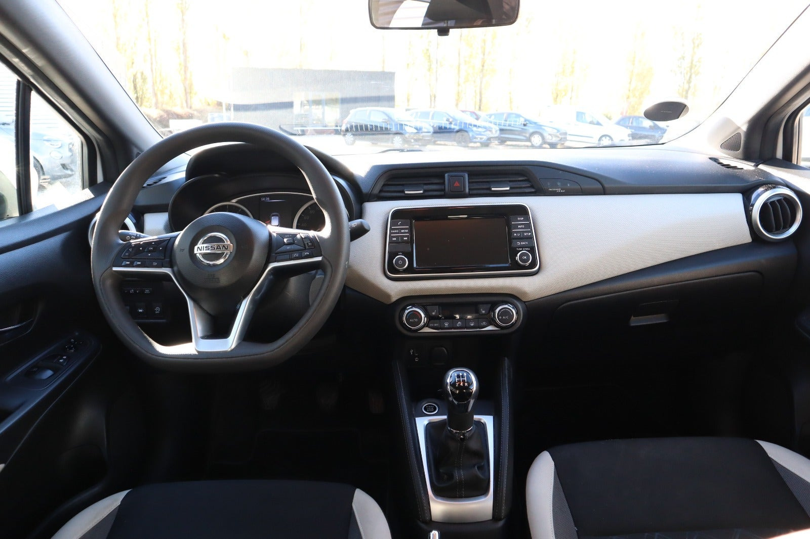 Hvid Nissan Micra fra 2017