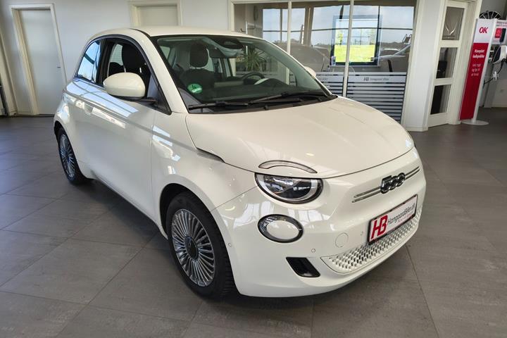 Hvid Fiat 500e fra 2024