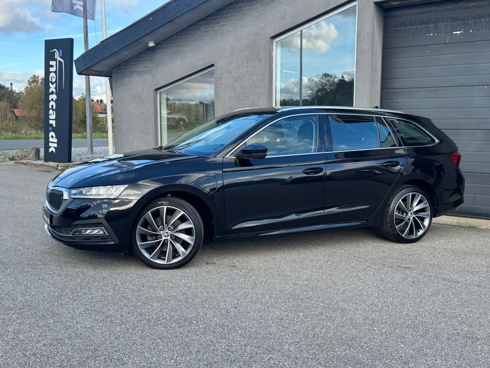 Sort Skoda Octavia fra 2022